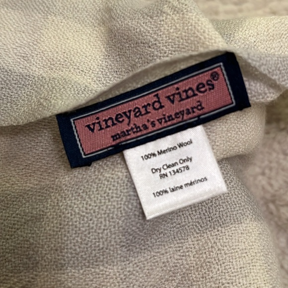 Vineyard Vines 100% merino wool lightweight checked fringed scarf - Picture 2 of 5